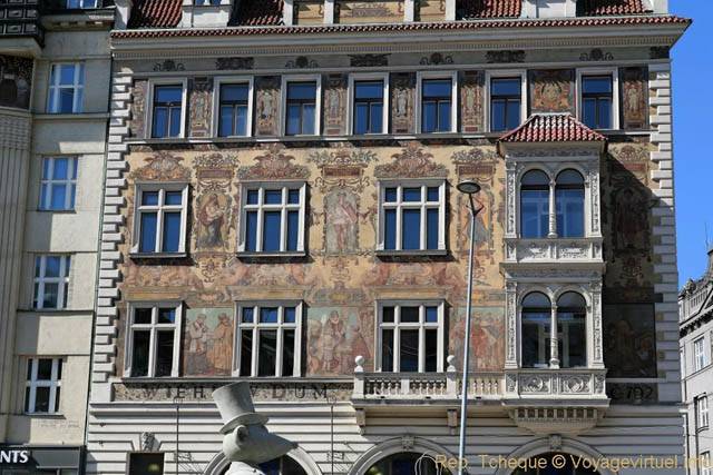 Vaclavske Namesti, façade ornée de peintures - Praga, Repubblica Ceca