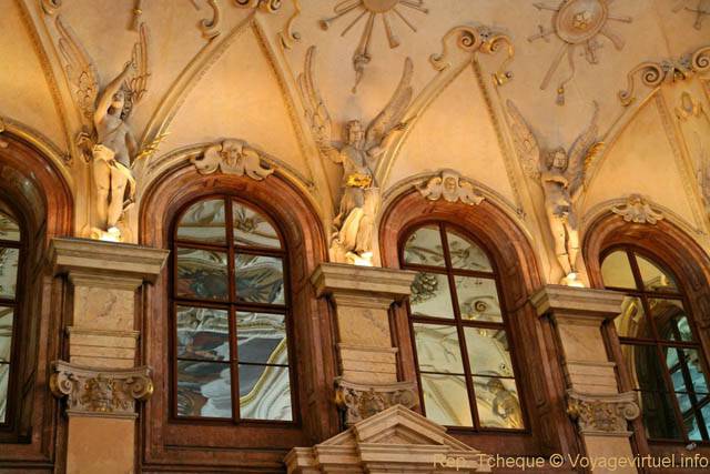 Anges sculptés dans la grande salle de représentation, Palais Wallenstein - Praga, Repubblica Ceca