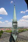 Les toits et la flèche gothique, Cathédrale Sv Vit Vaclav A Vojtech, Praga, Repubblica Ceca.