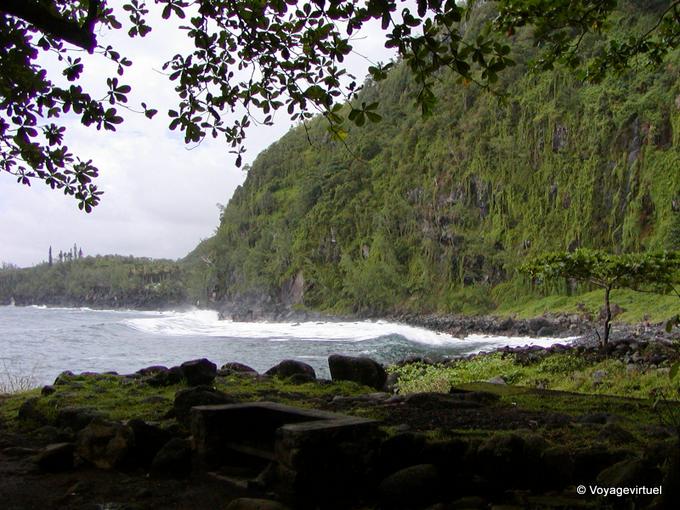 Le scogliere verdi di Anse des Cascades - Riunione