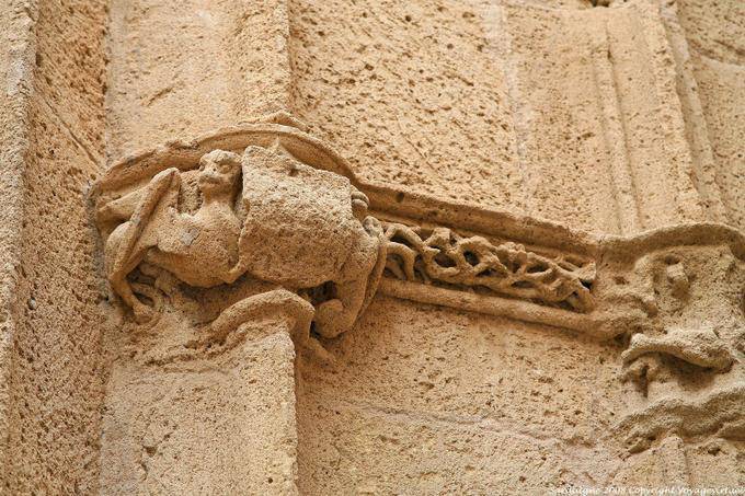 Alghero, dettaglio di una scultura sulla parete, la Cattedrale di Santa Maria - Sardegna