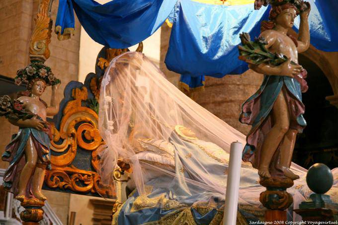 Cattedrale di Alghero Santa Maria Immacolata, la Vergine sdraiato sotto un velo - Sardegna