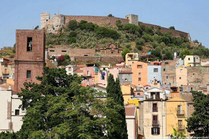 Bosa, la Cattedrale e Fort Malaspina - Sardegna