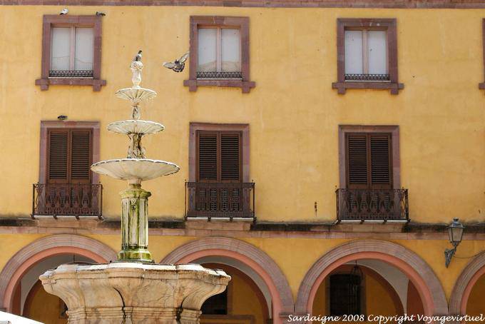 Bosa, Corso Vittorio Emanuele II, Piazza Costituzione, una fontana - Sardegna