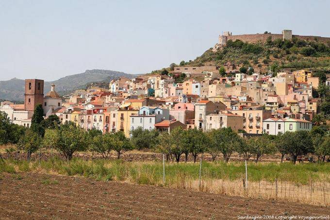 Bosa, vista dalla Via San Pietro - Sardegna
