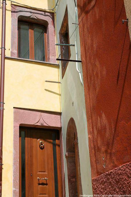 Bosa via Belvedere, l'architettura e pastello angolo - Sardegna