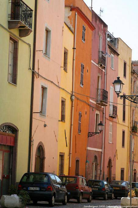 Bosa, Via Carmine, colori delle pareti - Sardegna