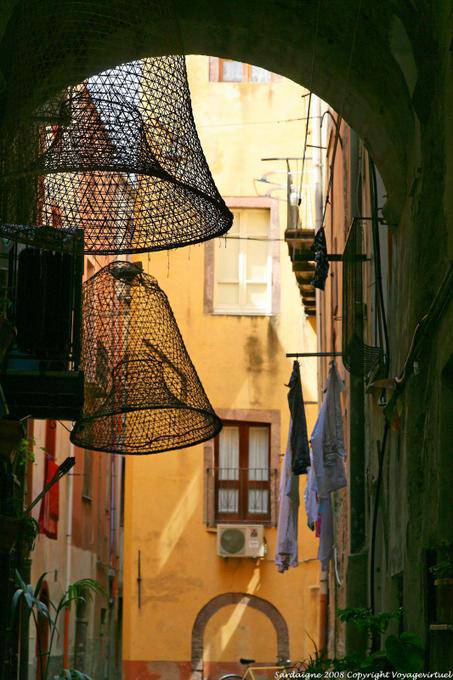 Bosa, via Santa Croce, le trappole da pesca - Sardegna