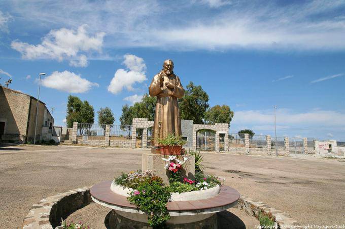 Chiaramonti, San statua sulla collina - Sardegna