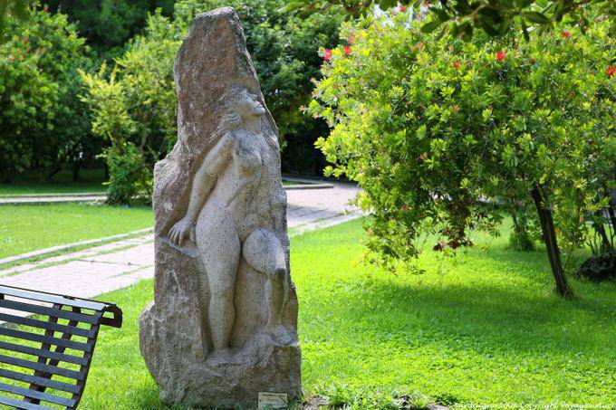 Statua Chiaramonti nel parco Vacca Giorgio - Sardegna