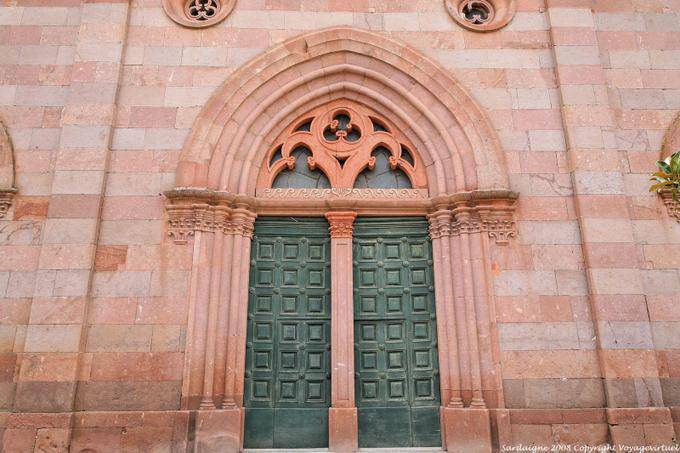 Fordongianus, la porta principale della Chiesa di Pietro Apostolo - Sardegna