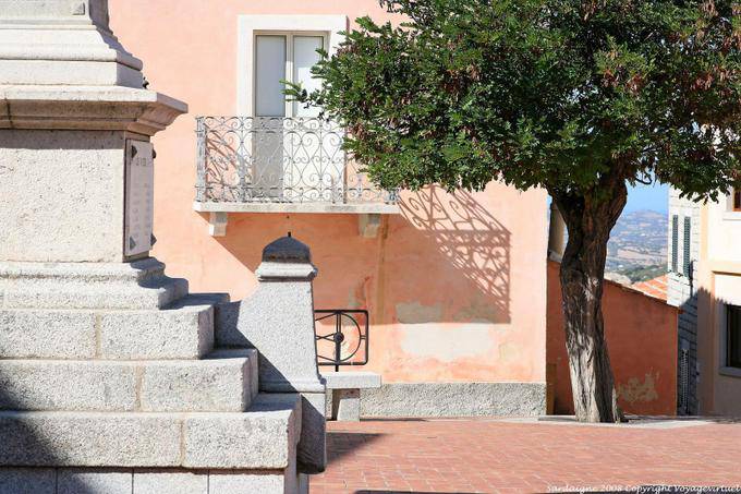 Luogosanto Piazza del Paese - Sardegna