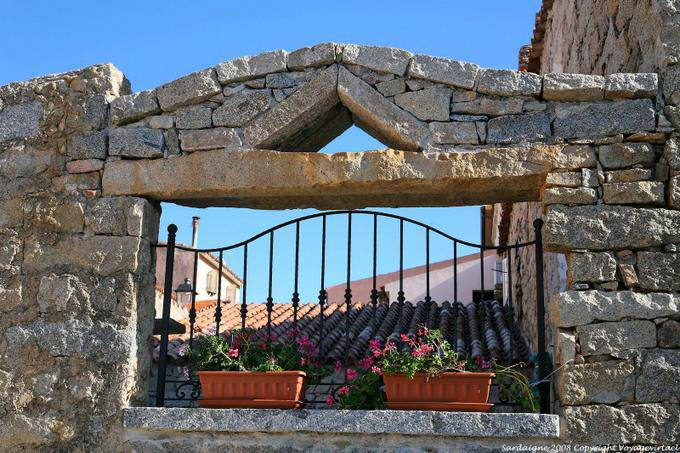Luogosanto Piazza San Quiricio - Sardegna