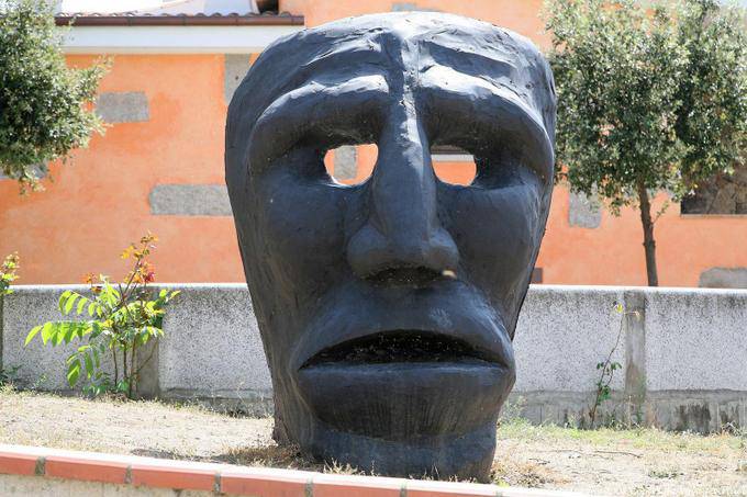 Mamoiada, maschera scultura - Sardegna