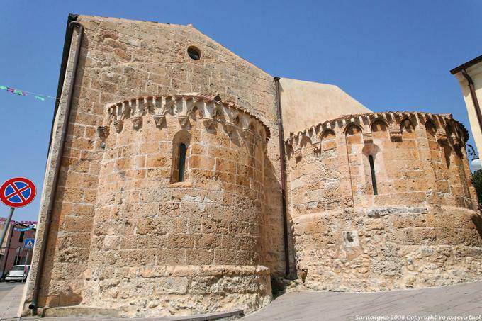 Monteleone Rocca Doria, Chiesa di San Stefano, indietro absidi - Sardegna
