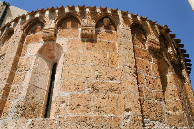 Monteleone Rocca Doria, Chiesa di San Stefano, parete esterna - Sardegna