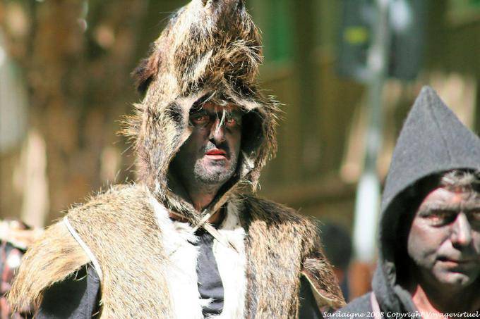 Nuoro, Festa del Redentore, vestito verro testa di cinghiale - Sardegna