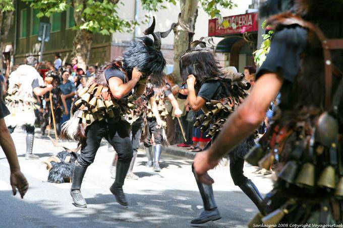Nuoro, Festa del Redentore, Mamutzones Antigos Samugheo scontro - Sardegna