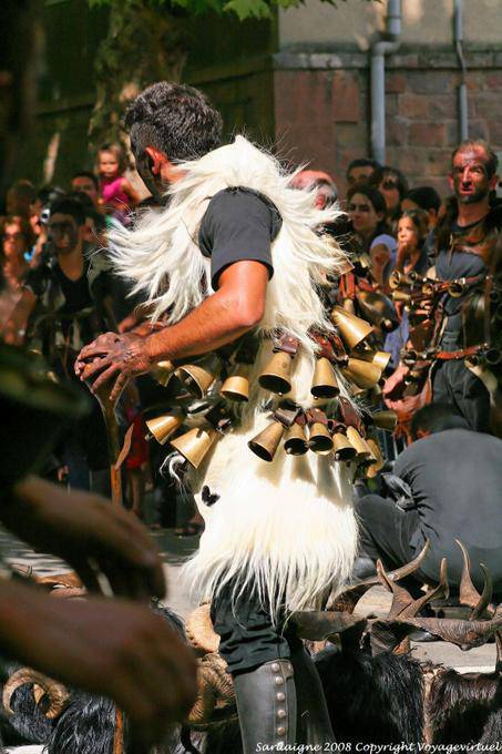 Nuoro, Festa del Redentore, Mamutzones Antigos Samugheo, agitazione - Sardegna