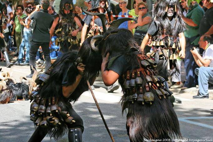 Nuoro, Festa del Redentore, Mamutzones Antigos Samugheo battaglia - Sardegna