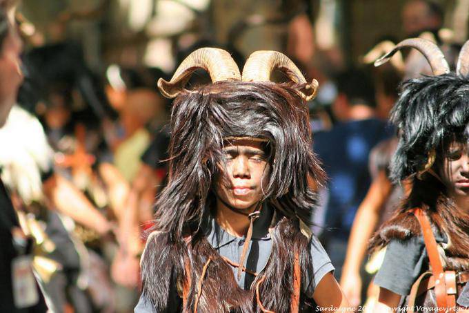 Nuoro, Festa del Redentore, corna Mamutzones Antigos Samugheo - Sardegna