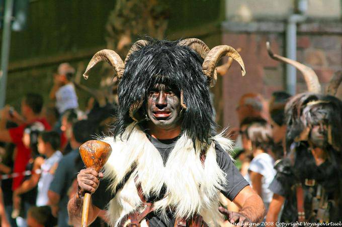 Nuoro, Festa del Redentore, Mamutzones Antigos Samugheo parrucca cornea - Sardegna