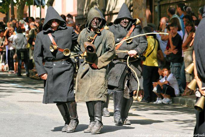 Nuoro, Festa del Redentore, minori Barbagia, trio di danza - Sardegna