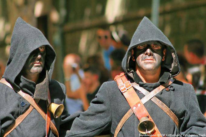 Nuoro, Festa del Redentore, minori Barbagia, guardare sotto il mantello - Sardegna
