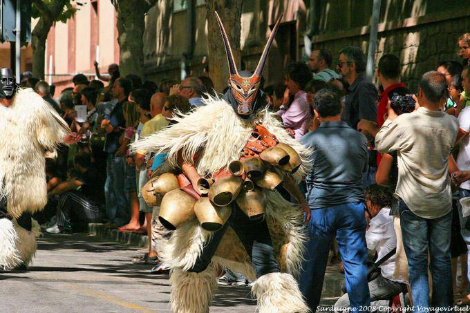 Nuoro, Festa del Redentore, sos Merdules Bezzos di Otzana, corna sottolineato - Sardegna