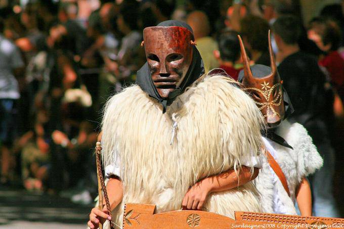 Nuoro, Festa del Redentore, sos Merdules Bezzos di Otzana, doppia maschera - Sardegna