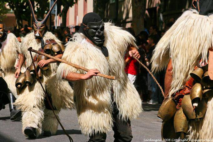 Nuoro, Festa del Redentore, sos Merdules Bezzos di Otzana, foglie e frusta - Sardegna