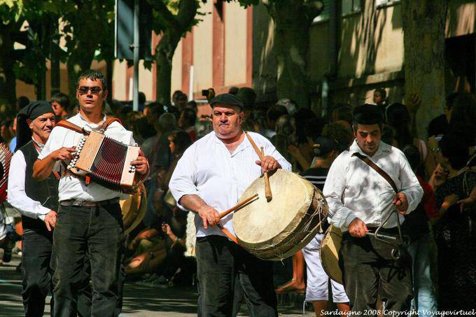 Nuoro, Festa del Redentore, Tamburinos Gavoi, il tamburo e il triangolo - Sardegna