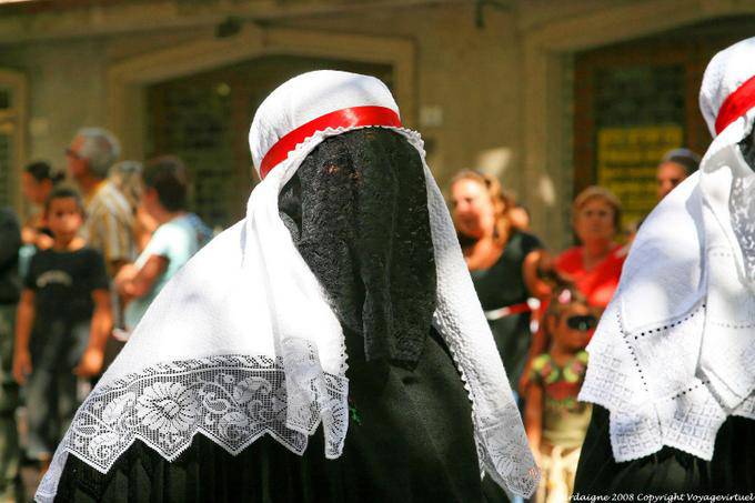 Nuoro, Festa del Redentore, velo di pizzo nero - Sardegna