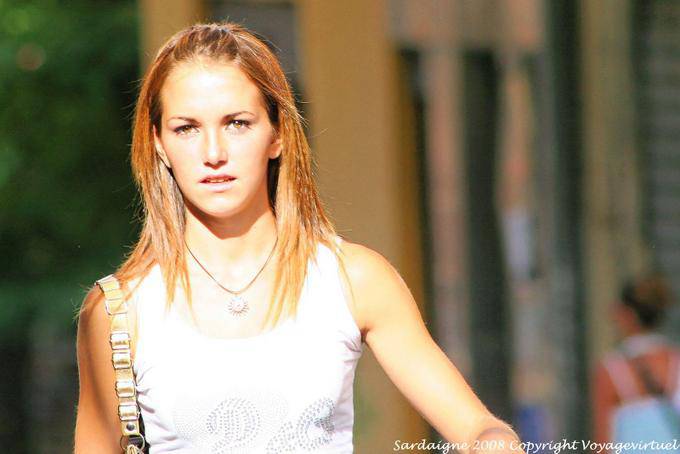 Nuoro, la ragazza sotto il sole nei tuoi occhi - Sardegna