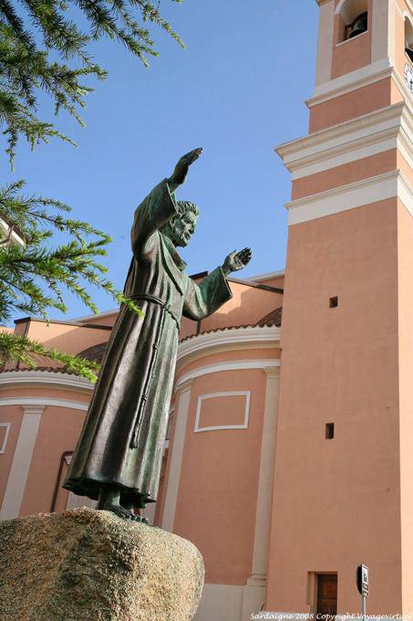 Statua in bronzo, Nuoro Piazza Santa Maria - Sardegna