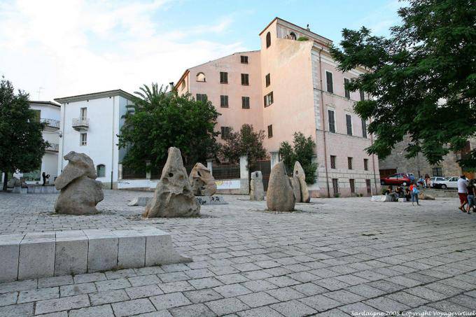 Scultura Nuoro Piazza Sebastiano Satta Constantino Nivola - Sardegna