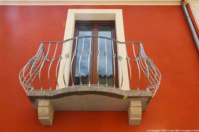 Olbia, via Piccola, balcone finestra - Sardegna