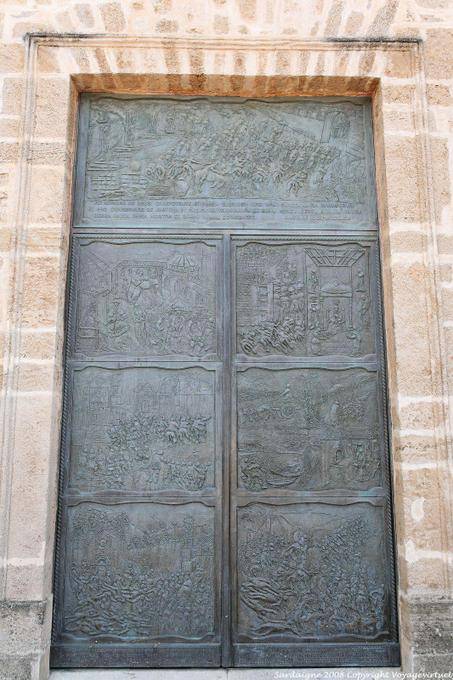 Oristano, Cattedrale di Santa Maria, bassorilievo su una porta - Sardegna