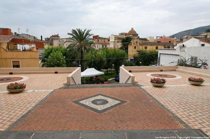 Orosei Chiesa San Giacomo, la piazza - Sardegna