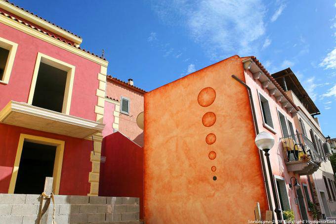 I colori sulle case, Santa Teresa di Gallura, Via del Mare - Sardegna