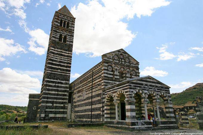 Della Basilica Santissima Trinità di Saccargia, costruito in basalto nero e calcare bianco - Sardegna