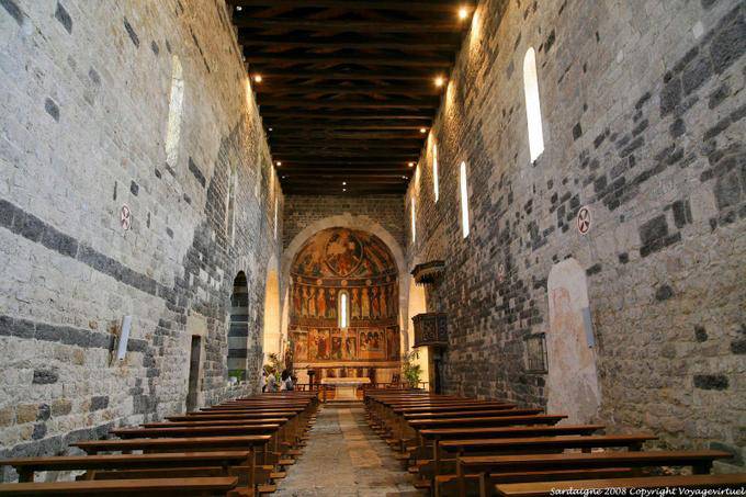 Della Basilica Santissima Trinità di Saccargia, la navata della chiesa - Sardegna