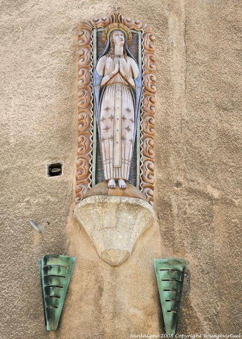 Blank colorato scolpito in un angolo, Duomo di San Nicola, Sassari - Sardegna