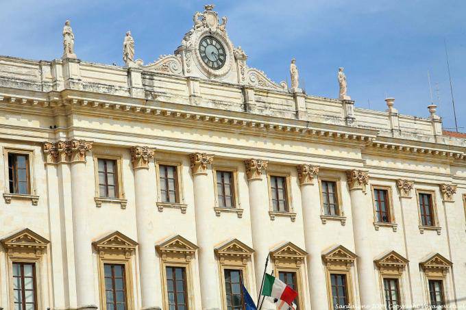 Sassari, Piazza Italia, Palazzo della Provincia, facciata primo piano - Sardegna