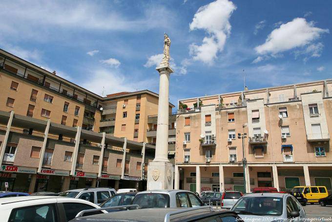 Statua Sassari in Piazza Monsignor Arcangelo Mazzotti - Sardegna