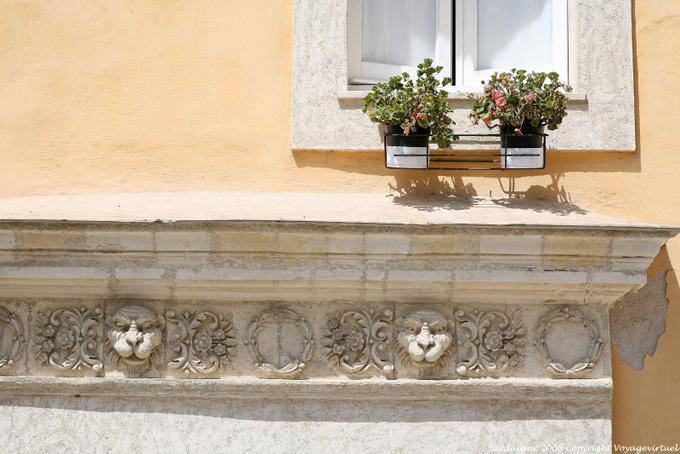 Sassari, teste di leone scolpite via Decimario - Sardegna