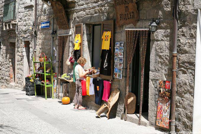 Tempio Pausania via Amsicora, il mercato - Sardegna