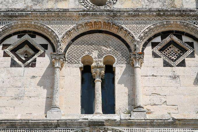 Particolare della facciata della Basilica, Chiesa di San Pietro di Sorres, Thiesi - Sardegna