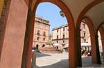 Bosa, sotto i portici di Piazza Costituzione, Sardegna.