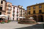 Bosa, Corso Vittorio Emanuele II, visione globale della Piazza Costituzione, Sardegna.